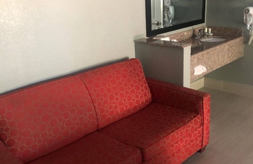 Brandon Hotel | Relax at Brandon Motor Lodge with Pool & Breakfast Options