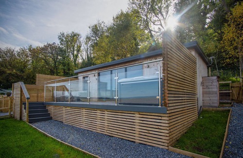 Llangennith Cabin | Cozy Brandy Cove Cabin with Spa & Breakfast in Landimore