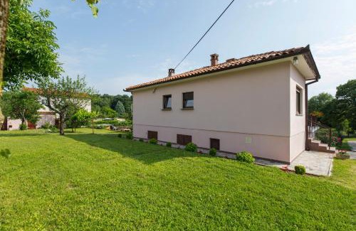 Strmac Apartment | Guest Rated: Brankica Apartments with Family-Friendly Amenities