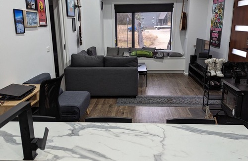 Hotham Heights Cabin | Brannigan's Lodge: Family-Friendly Retreat with Breakfast