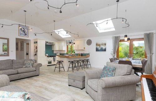 Saint Breward Cottage | Pet-Friendly Stay at Branock with Hot Tub & Scenic Views