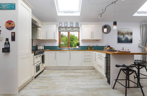 Saint Breward Cottage | Pet-Friendly Stay at Branock with Hot Tub & Scenic Views