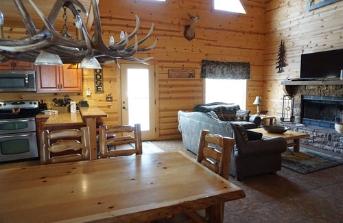 Branson Cedars Cabin | Pet-Friendly Branson-Elk: 3 Beds, Pool & Spa Awaits!