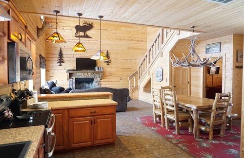Branson Cedars Cabin | Pet-Friendly Branson-Elk: 3 Beds, Pool & Spa Awaits!