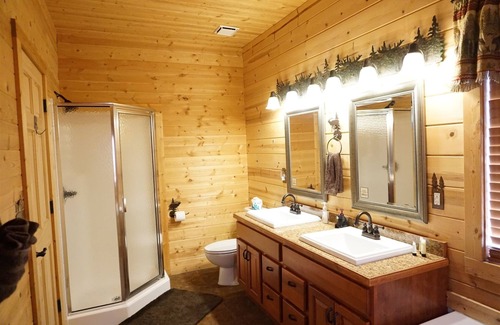 Branson Cedars Cabin | Pet-Friendly Branson-Elk: 3 Beds, Pool & Spa Awaits!