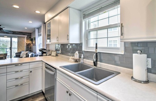Branson Condo | Relaxing Branson Retreat with Balcony & Golf Course Access