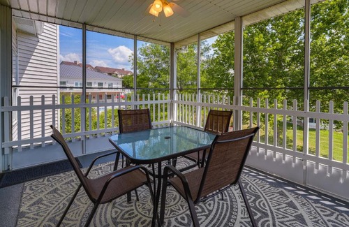 Table Rock Apartment | Inviting Branson Getaway with Pools and Relaxing Hot Tub