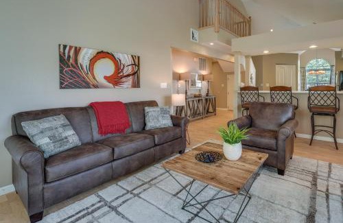 Table Rock Apartment | Inviting Branson Getaway with Pools and Relaxing Hot Tub