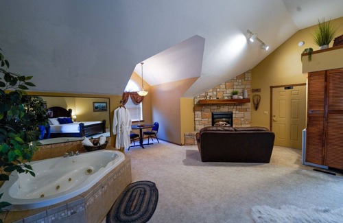 Ponce De Leon Bed & Breakfast | Family-Friendly Branson White River Suite Awaits You