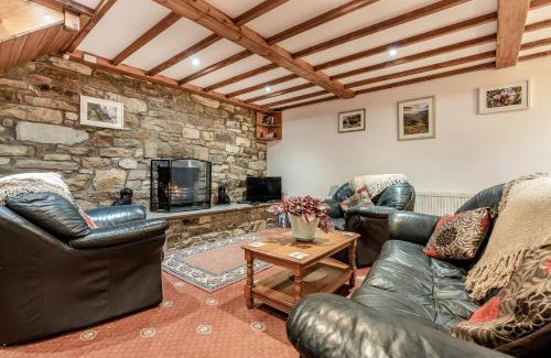 Sedbergh House | Discover Brant View: Family-Friendly Haven with Pool Access