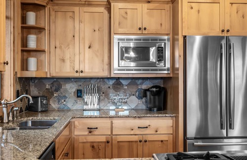 Powell Butte Cabin | Experience Brasada Ranch Cabin with Stunning Views & Pool