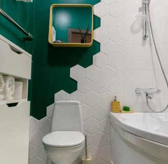 Ciekurkalns Apartment | Guest Rated 9.5: Family-Friendly Brassy Apartment Escape