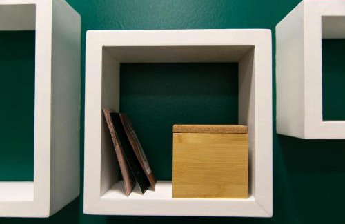 Ciekurkalns Apartment | Guest Rated 9.5: Family-Friendly Brassy Apartment Escape