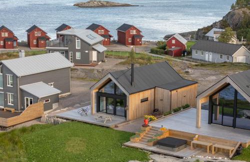 Kristiansund House | Pet-Friendly Brattøya Sjøstuer with Oceanfront Views