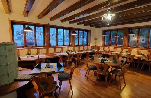Giengen an der Brenz Hotel | Discover Brauereigasthof Schlüsselkeller: Pet-Friendly Stay