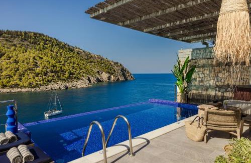 Frourion House | Oceanfront Braunis Horio Villas: Guest Rated 9.5/10