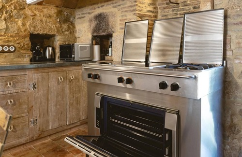 Castell-Platja d'Aro Cottage | Unforgettable Bravissimo Village House with Private Pool