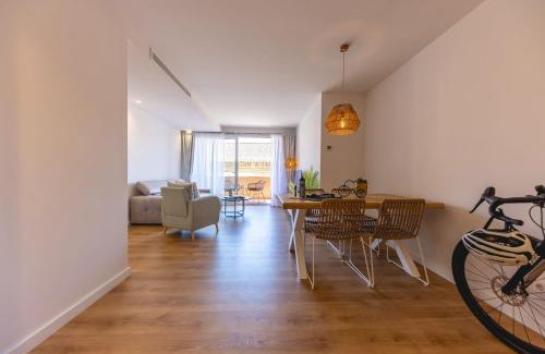 el Mercadal Apartment | Family-Friendly Bravissimo Domènica with Balcony Retreat