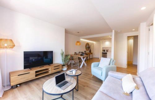 el Mercadal Apartment | Family-Friendly Bravissimo Domènica with Balcony Retreat
