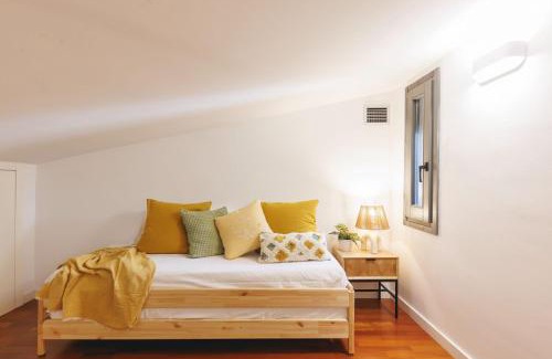 el Mercadal Apartment | Stylish Duplex Apartment at Bravissimo Plaça Catalunya