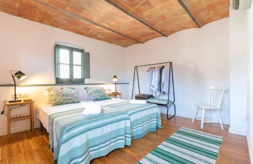 Old Town Apartment | Child-Friendly Bravissimo Raïms Penthouse with High Ratings