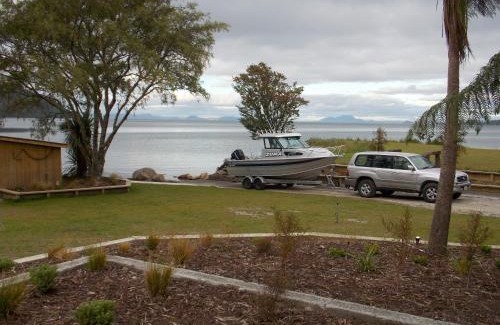 Tokaanu Apartment | Discover Braxmere Lodge: Oceanfront Paradise Awaits