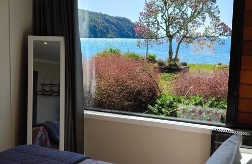 Tokaanu Apartment | Discover Braxmere Lodge: Oceanfront Paradise Awaits