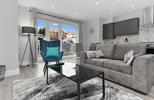 Bray on Thames Apartment | Comfortable Braywick Serviced Apartments with Spa & Lake Views
