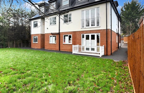 Bray on Thames Apartment | Comfortable Braywick Serviced Apartments with Spa & Lake Views