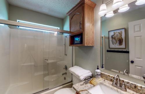 Glen Rose House | Experience Brazos de Dios: Family-Friendly with Hot Tub