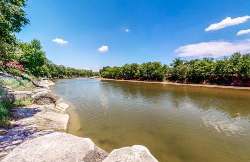Glen Rose House | Experience Brazos de Dios: Family-Friendly with Hot Tub