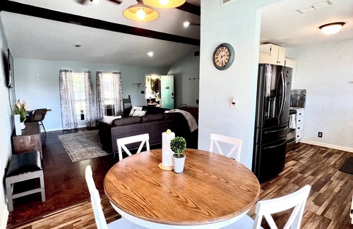 Dennis House | Family-Friendly Brazos Porch Hideaway with Kitchen Amenities