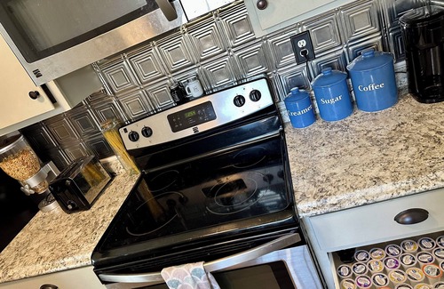 Dennis House | Family-Friendly Brazos Porch Hideaway with Kitchen Amenities