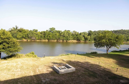 Dennis House | Waterfront Brazos River Treehouse with Firepit & Porch