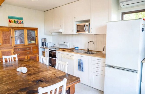 Breamlea House | Guest Rated 10/10: Blissful Blue Oceanfront Retreat