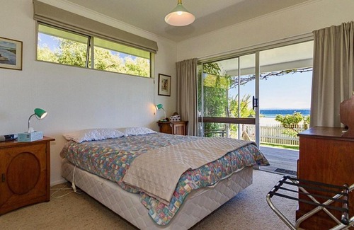 Tauranga Taupo House | Discover Breachmor: Family & Pet-Friendly Lakefront Retreat