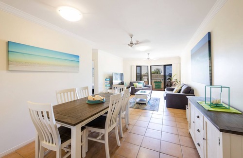 Yamba Apartment | Breakers 1/3: Steps from Pippi Beach with Pool & Kitchen
