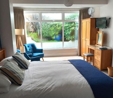 Eastbourne Bed & Breakfast | Oceanfront Breakers Bed and Breakfast: Rated 10/10 Stay!