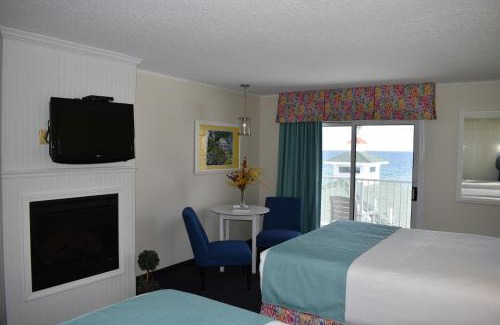 St Ignace Hotel | Relax at Breakers Resort - Lakeside with Oceanfront Views