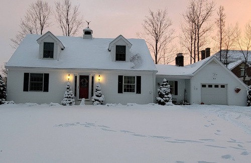 Manchester House | Serene Retreat at Breaktime: Pool, Spa & Ultimate Privacy