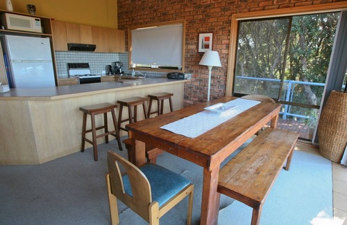 Bermagui House | Beachfront Breakwater 1: Ocean View Awaits in Bermagui