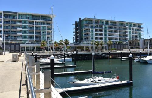 New Port Apartment | Relax at Breakwater Apartment: 4-Star Retreat with Spa