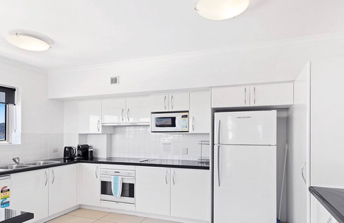 Shoal Bay Apartment | Idyllic Breakwater Apartment 402 with Pool & Spa Access