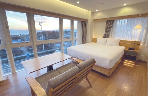 Fujisawa Hotel | Guest Rated: Breath Hotel with Hot Tub & Family Amenities