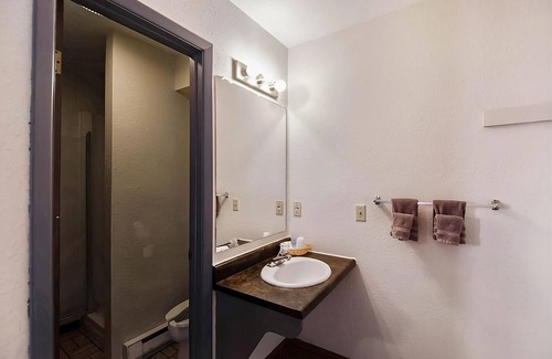Cheyenne Wells House | Refreshing Getaway: Pet-Friendly Units with Pool Access