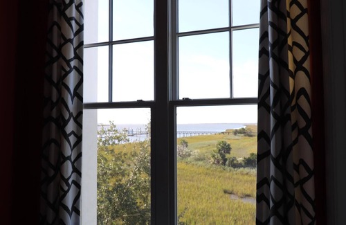 Saint Simons Island Condo | Captivating Ocean Views with Inviting Lanai Retreat
