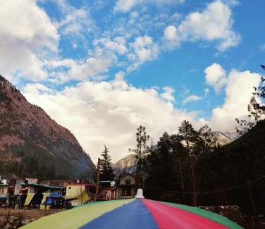 Kasol House | Cozy Breathe Inn: Oceanfront Pet-Friendly Retreat