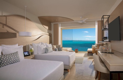 Zona Hotelera Resort | All-Inclusive Bliss at Breathless Cancun Soul Resort & Spa