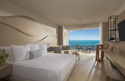 Zona Hotelera Resort | All-Inclusive Bliss at Breathless Cancun Soul Resort & Spa
