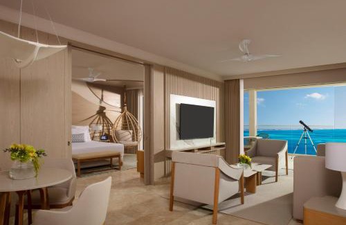 Zona Hotelera Resort | Indulgent Escape at Breathless Cancun Soul Resort & Spa